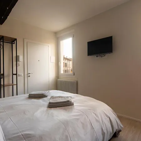 Reggio Center Lovely Guest house *