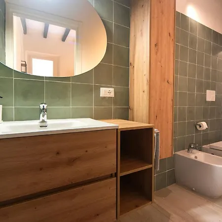 Guest house Reggio Center Lovely 3*